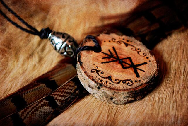lucky charm rune amulet