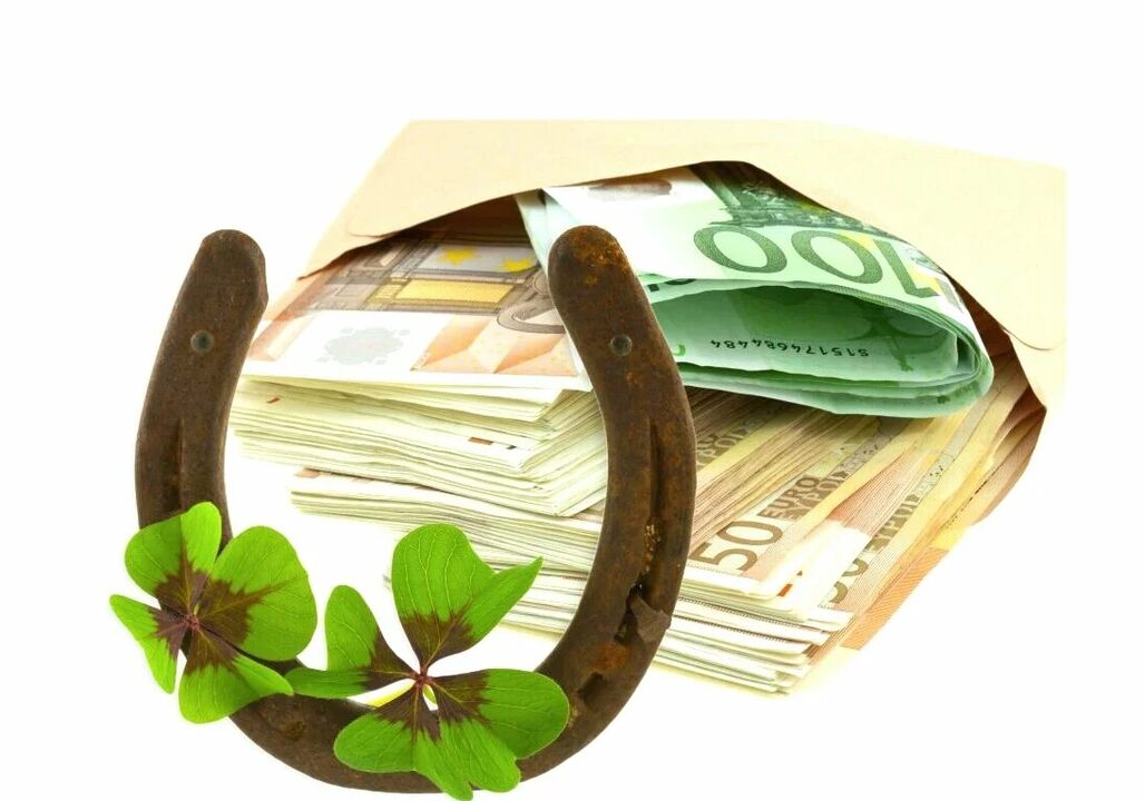 The horseshoe is one of the ideal amulets for money